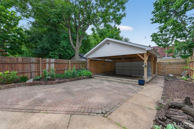 3006 Victor Street, St Louis, MO 63104
