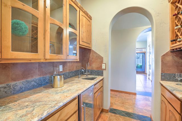 9125 OAKLAND Avenue NE, Albuquerque, NM 87122
