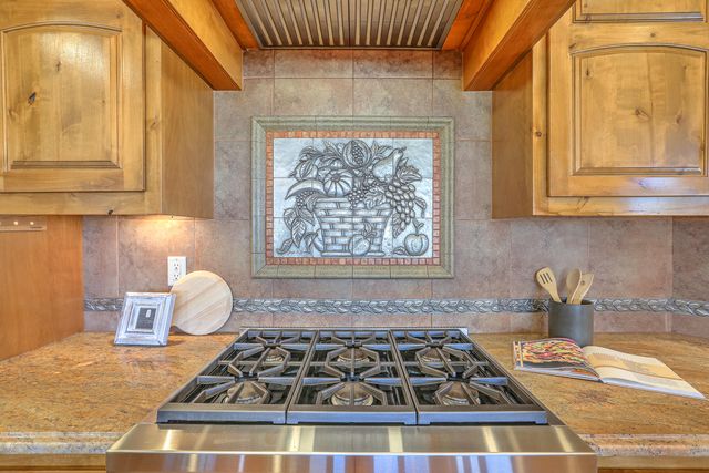 9125 OAKLAND Avenue NE, Albuquerque, NM 87122