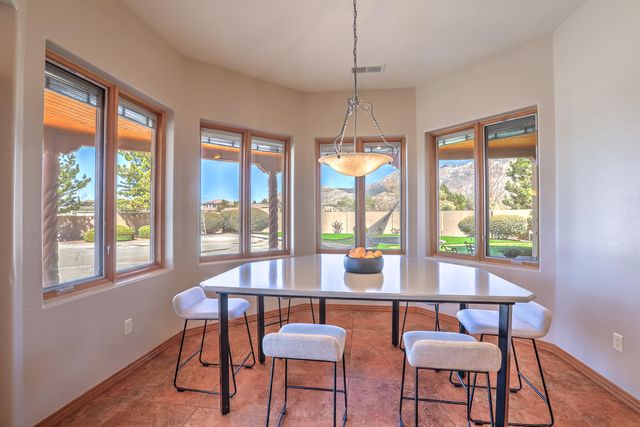 9125 OAKLAND Avenue NE, Albuquerque, NM 87122