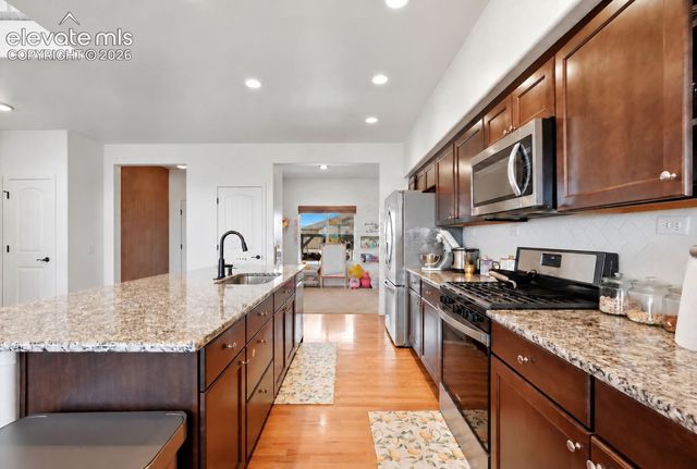 6728 Cumbre Vista Way, Colorado Springs, CO 80924