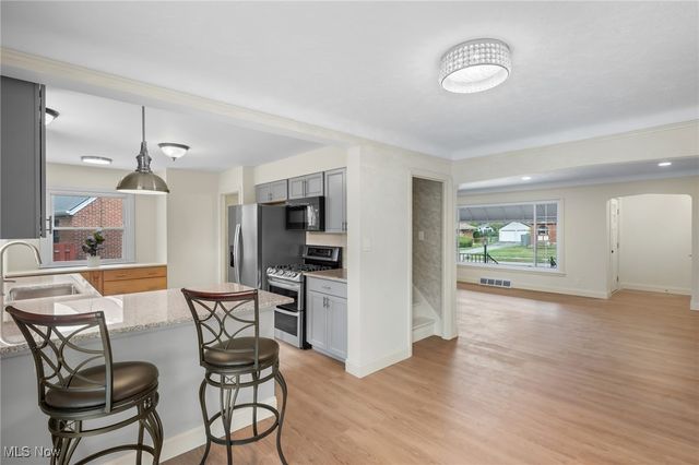 5906 Twin Lakes Drive, Parma, OH 44129