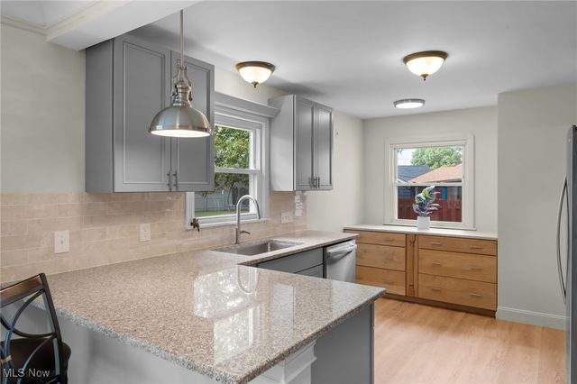 5906 Twin Lakes Drive, Parma, OH 44129