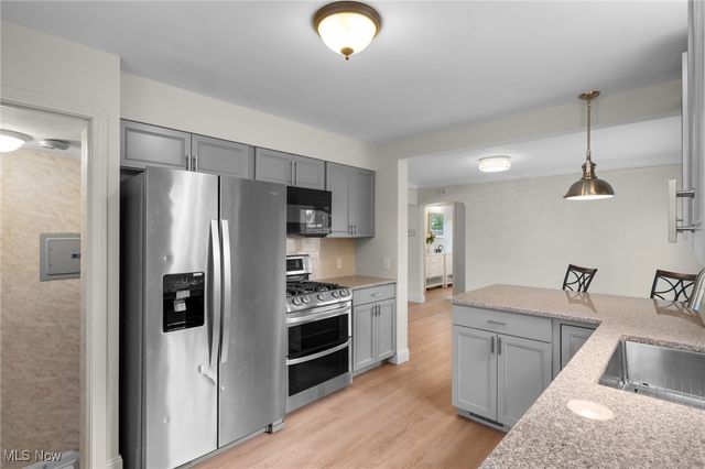 5906 Twin Lakes Drive, Parma, OH 44129