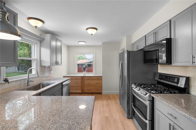 5906 Twin Lakes Drive, Parma, OH 44129