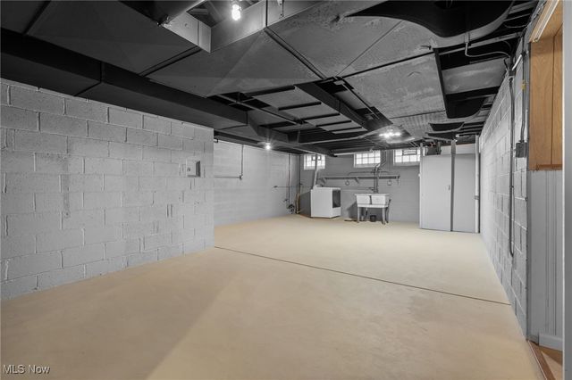 5906 Twin Lakes Drive, Parma, OH 44129