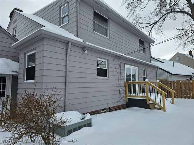 5906 Twin Lakes Drive, Parma, OH 44129