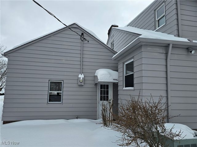 5906 Twin Lakes Drive, Parma, OH 44129