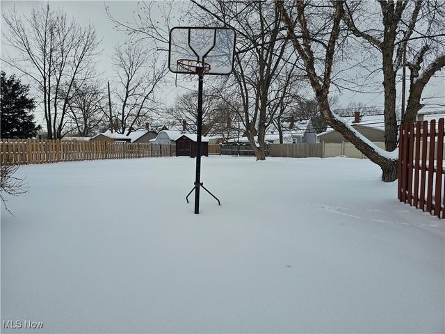 5906 Twin Lakes Drive, Parma, OH 44129