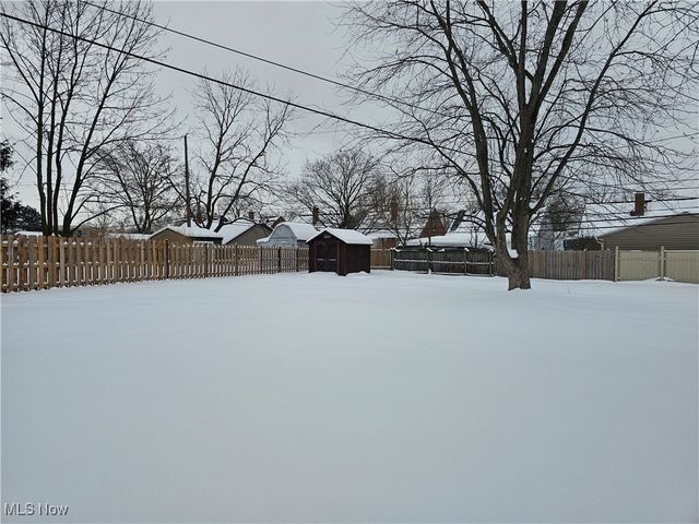 5906 Twin Lakes Drive, Parma, OH 44129