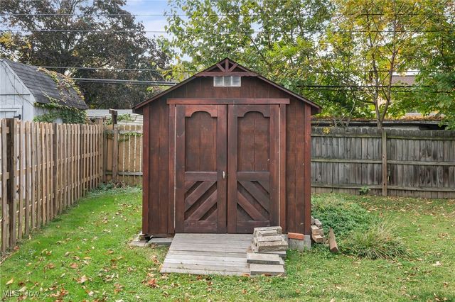 5906 Twin Lakes Drive, Parma, OH 44129