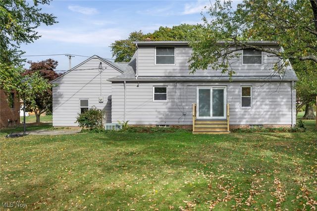 5906 Twin Lakes Drive, Parma, OH 44129