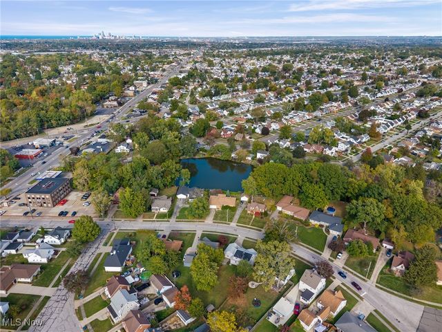 5906 Twin Lakes Drive, Parma, OH 44129