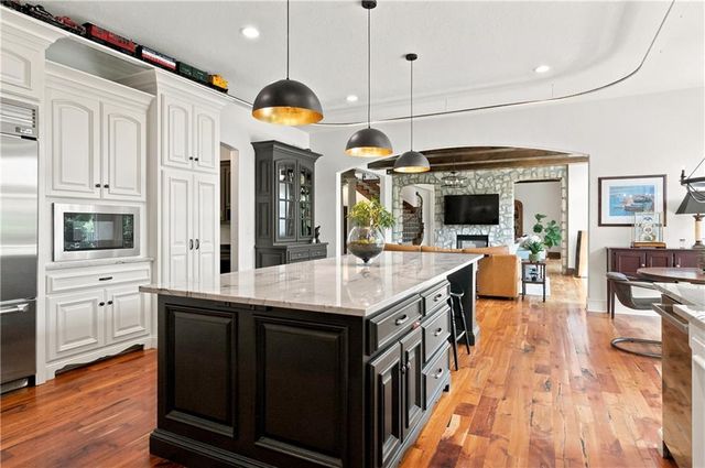 12715 W 160 Terrace, Overland Park, KS 66221