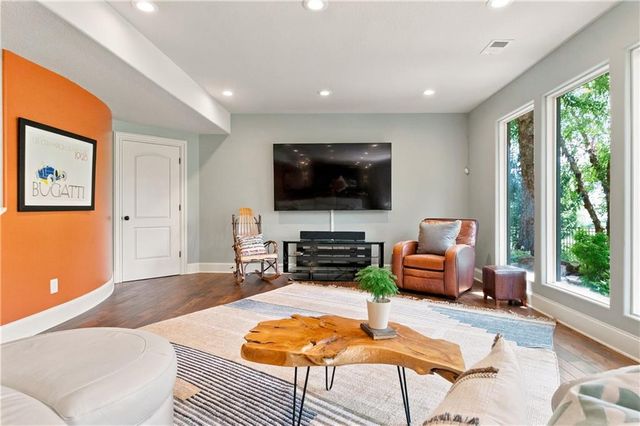 12715 W 160 Terrace, Overland Park, KS 66221