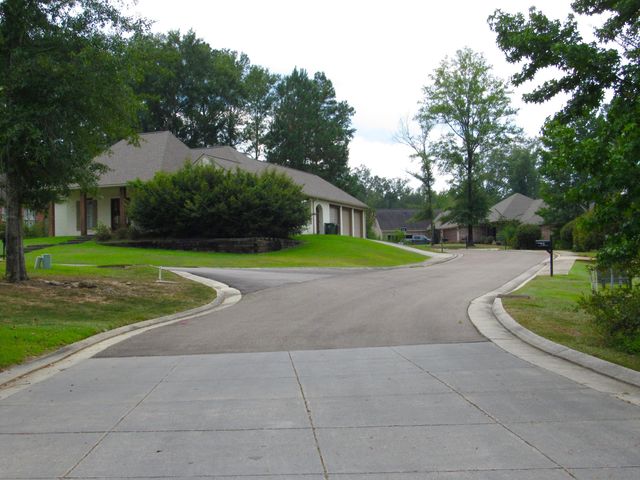 23 E Augusta Ct., Hattiesburg, MS 39402