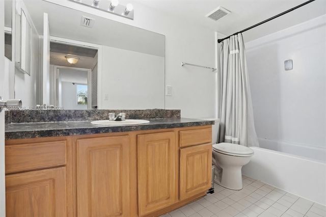 8363 Lake Dr 503, Doral, FL 33166