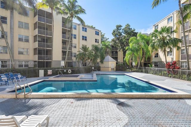 8363 Lake Dr 503, Doral, FL 33166