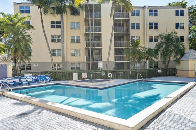 8363 Lake Dr 503, Doral, FL 33166