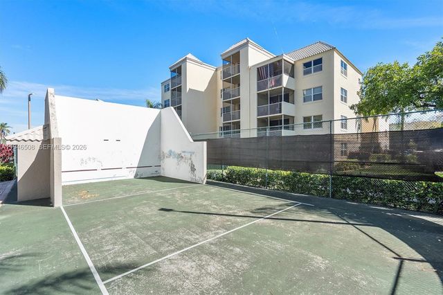 8363 Lake Dr 503, Doral, FL 33166