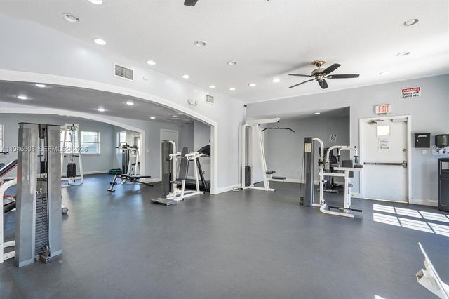 8363 Lake Dr 503, Doral, FL 33166