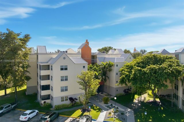 8363 Lake Dr 503, Doral, FL 33166