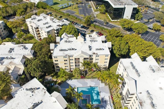 8363 Lake Dr 503, Doral, FL 33166