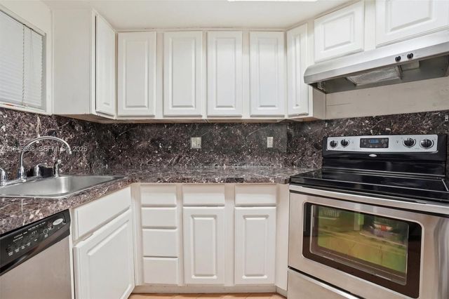 8363 Lake Dr 503, Doral, FL 33166