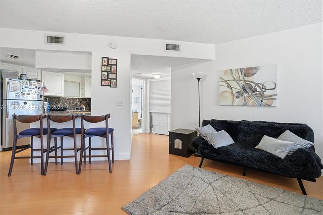 8363 Lake Dr 503, Doral, FL 33166