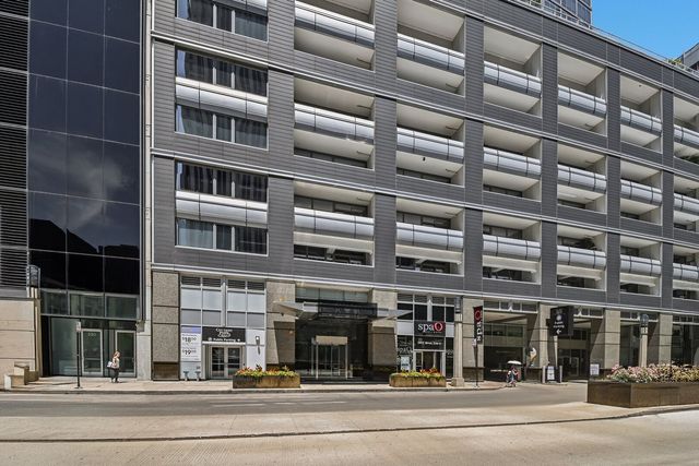 240 E Illinois Street 2005, Chicago, IL 60611