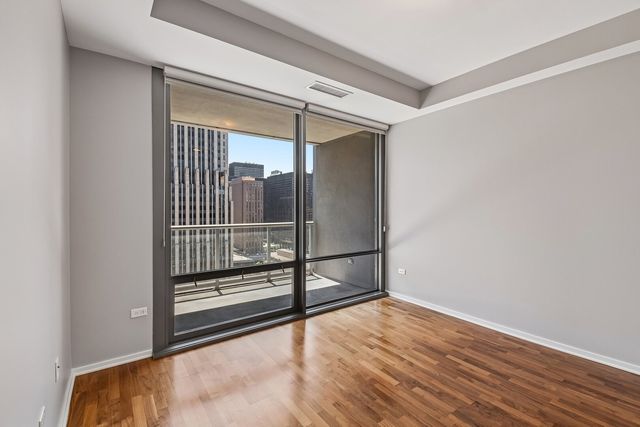 240 E Illinois Street 2005, Chicago, IL 60611