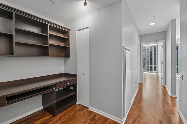 240 E Illinois Street 2005, Chicago, IL 60611