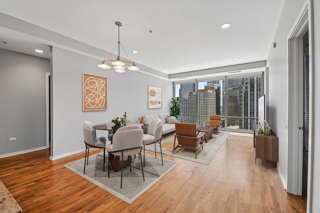 240 E Illinois Street 2005, Chicago, IL 60611