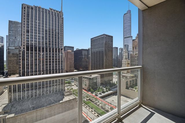 240 E Illinois Street 2005, Chicago, IL 60611