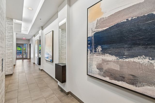 240 E Illinois Street 2005, Chicago, IL 60611