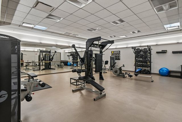 240 E Illinois Street 2005, Chicago, IL 60611