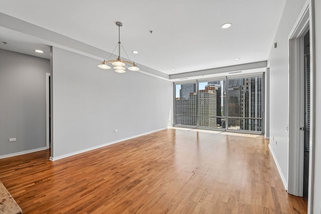240 E Illinois Street 2005, Chicago, IL 60611