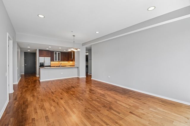 240 E Illinois Street 2005, Chicago, IL 60611