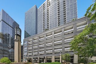 240 E Illinois Street 2005, Chicago, IL 60611