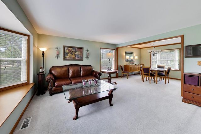 524 Edinburgh Lane, West Dundee, IL 60118
