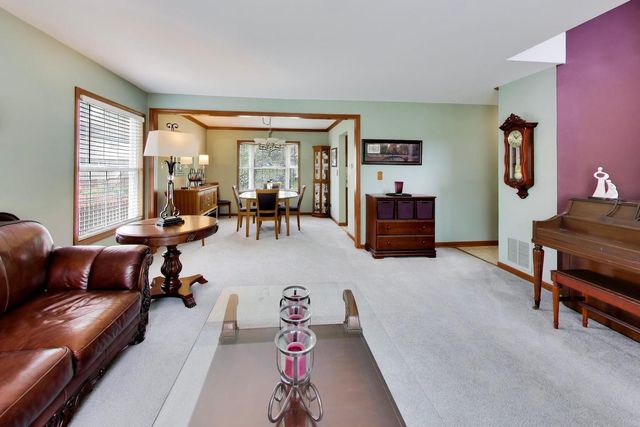 524 Edinburgh Lane, West Dundee, IL 60118