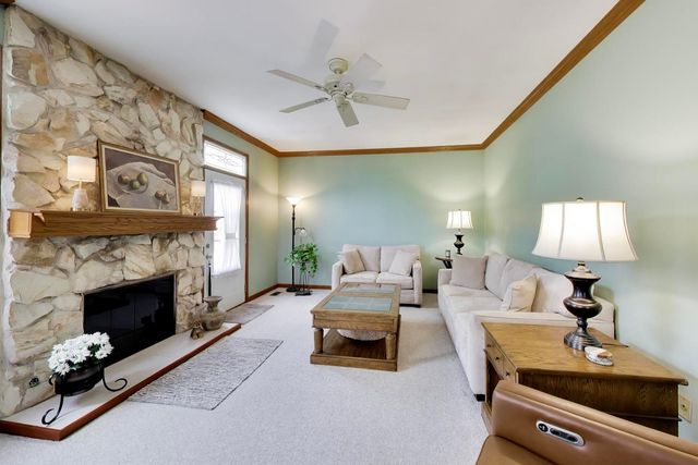 524 Edinburgh Lane, West Dundee, IL 60118