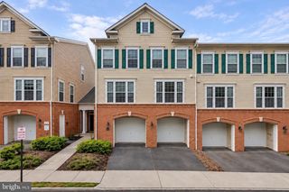 7049 HUNTLEY RUN PL #116, Alexandria, VA 22306