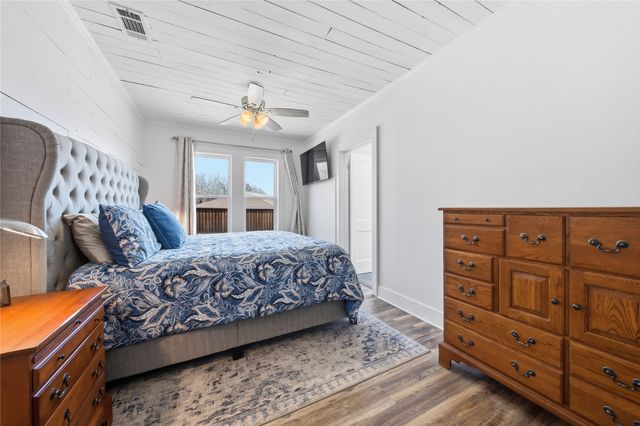 904 E College Street, Athens, TX 75751