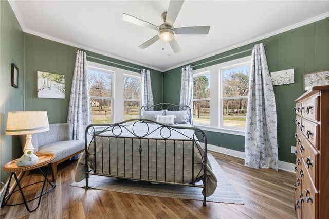 904 E College Street, Athens, TX 75751