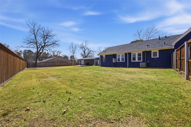 904 E College Street, Athens, TX 75751