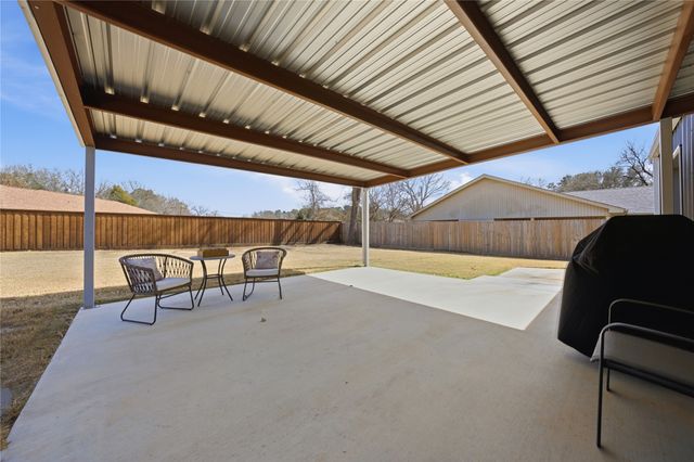 904 E College Street, Athens, TX 75751