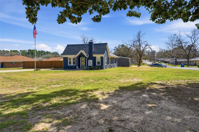 904 E College Street, Athens, TX 75751