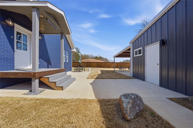 904 E College Street, Athens, TX 75751