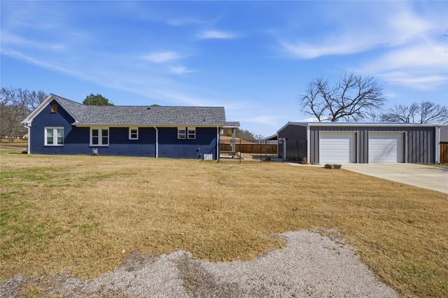 904 E College Street, Athens, TX 75751